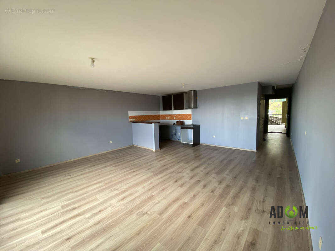 séjour cuisine - Appartement à SAINT-DENIS