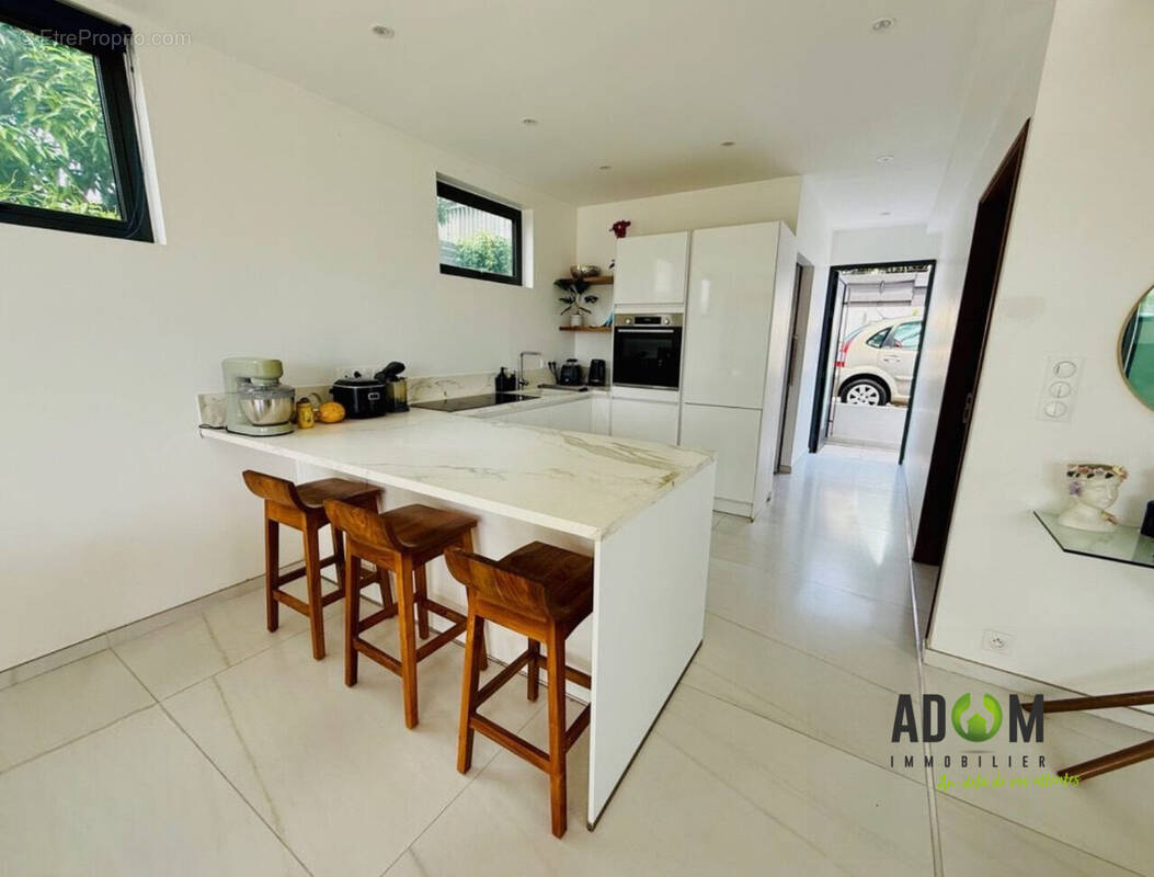 CUISINE OUVERTE - Maison à SAINT-PIERRE