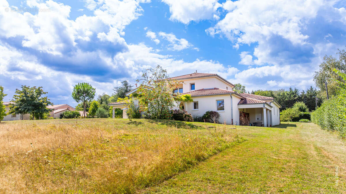 Maison à SAINT-MARTIN-BELLE-ROCHE