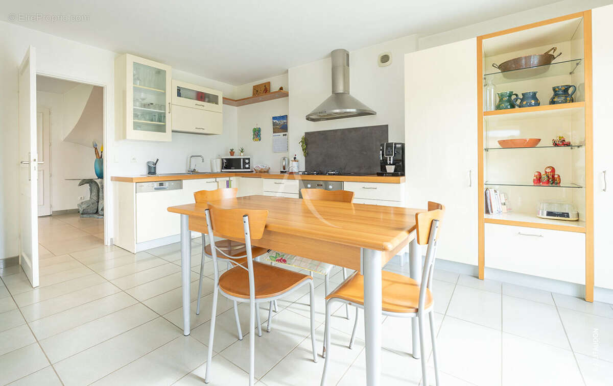 Maison à SAINT-MARTIN-BELLE-ROCHE