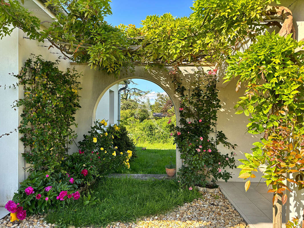 Maison à SAINT-MARTIN-BELLE-ROCHE