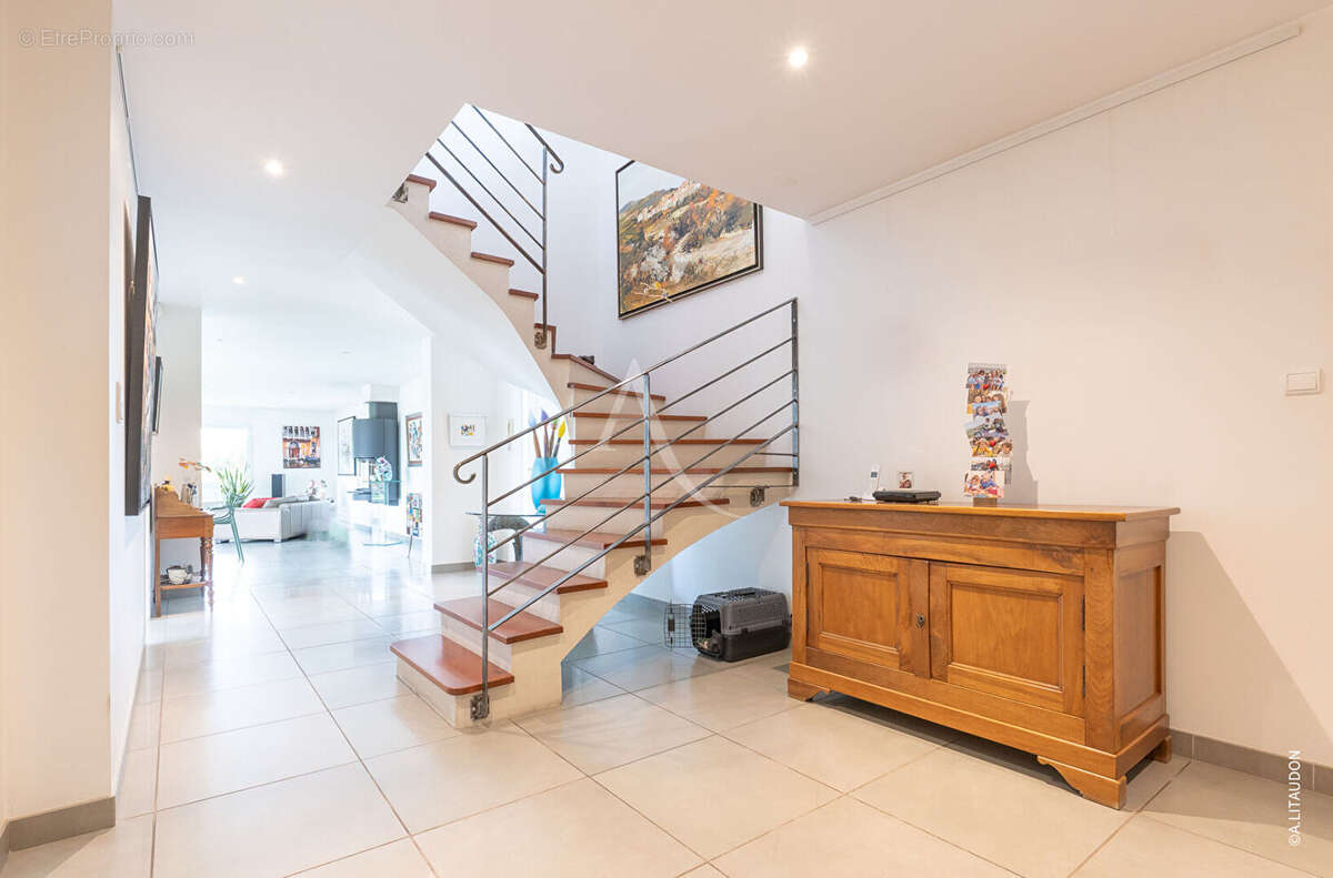 Maison à SAINT-MARTIN-BELLE-ROCHE