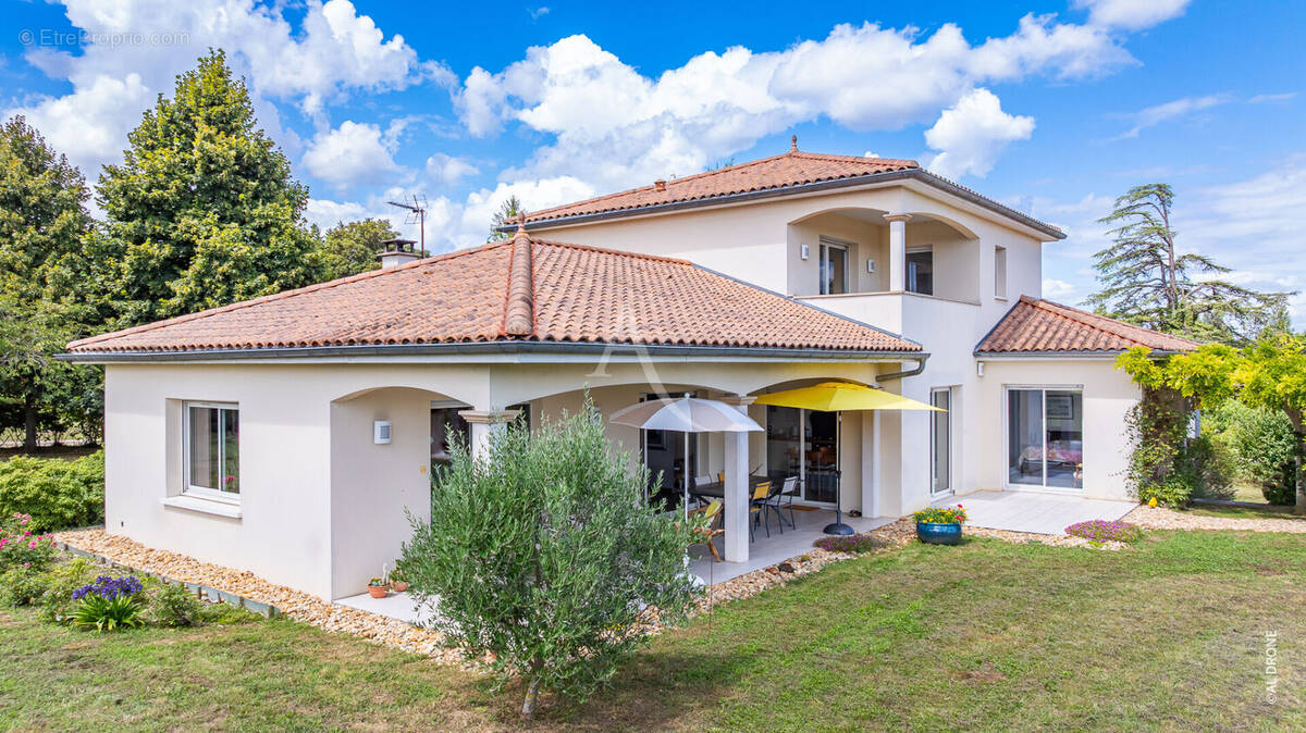 Maison à SAINT-MARTIN-BELLE-ROCHE