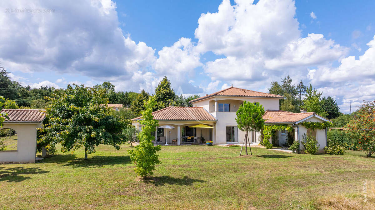 Maison à SAINT-MARTIN-BELLE-ROCHE
