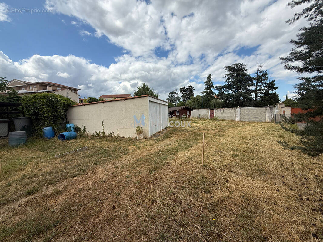 Terrain à SAVIGNEUX