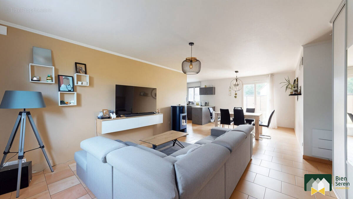 Maison à PRUNAY-LE-GILLON