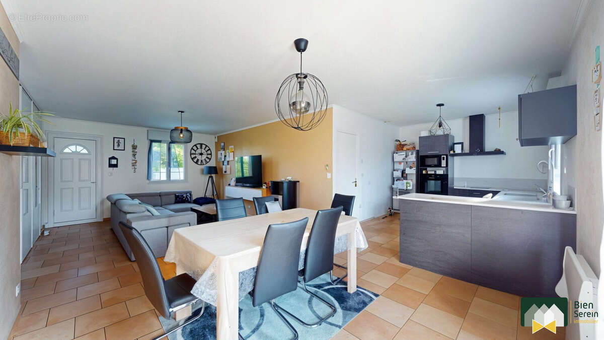 Maison à PRUNAY-LE-GILLON