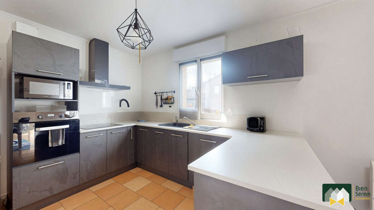 Maison à PRUNAY-LE-GILLON