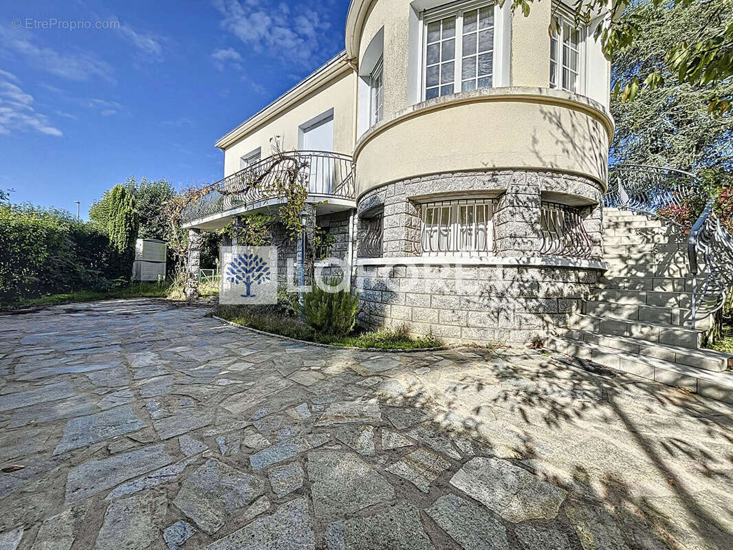 Maison à CHATILLON-SUR-THOUET