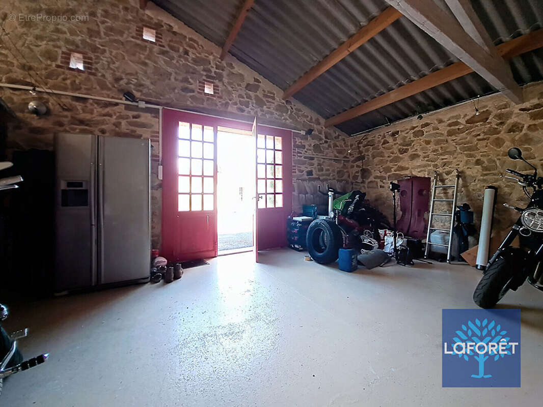 Maison à BEAULIEU-SOUS-LA-ROCHE