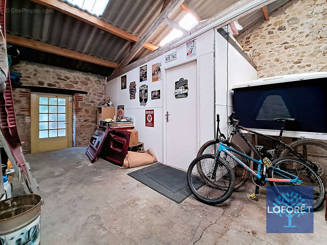 Maison à BEAULIEU-SOUS-LA-ROCHE