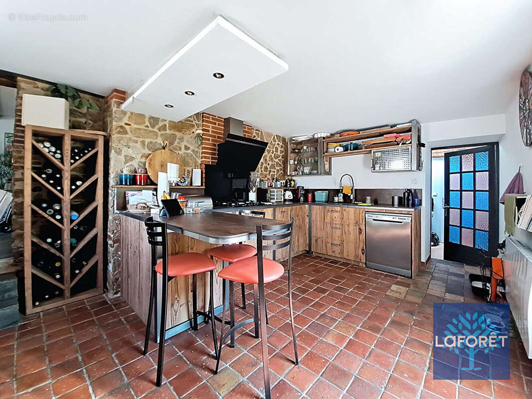 Maison à BEAULIEU-SOUS-LA-ROCHE