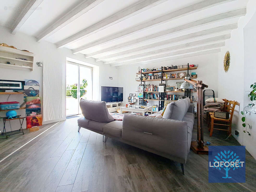 Maison à BEAULIEU-SOUS-LA-ROCHE