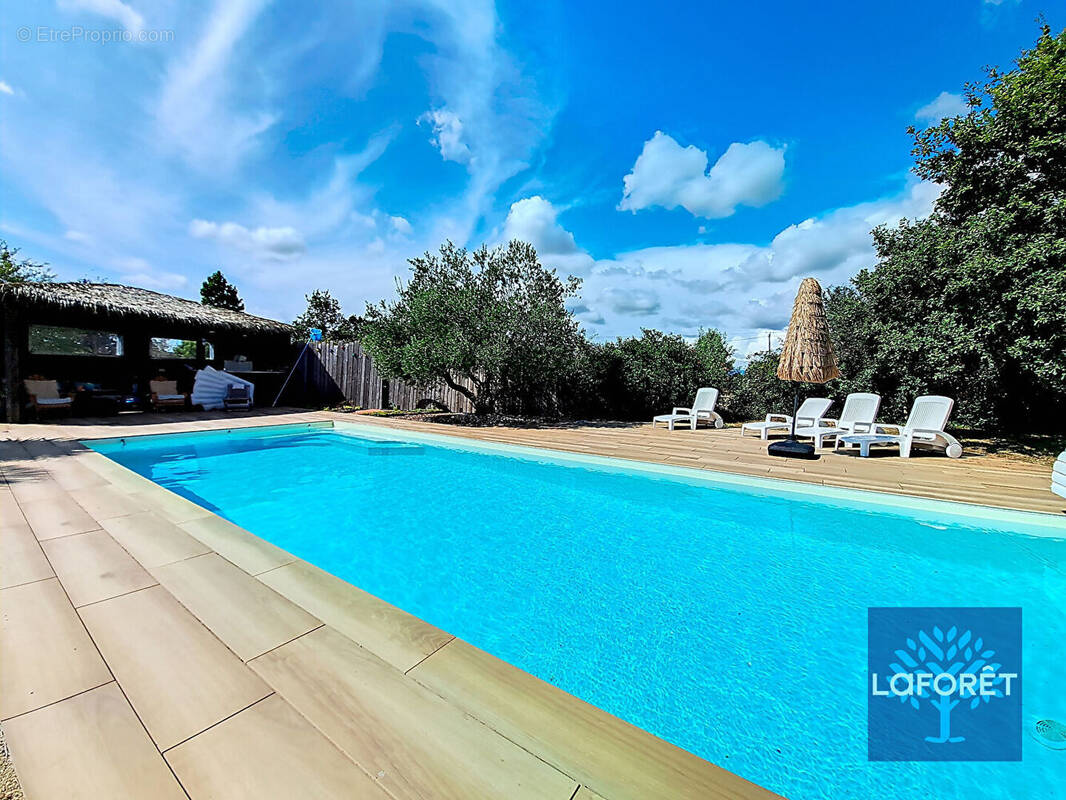 Maison à BEAULIEU-SOUS-LA-ROCHE