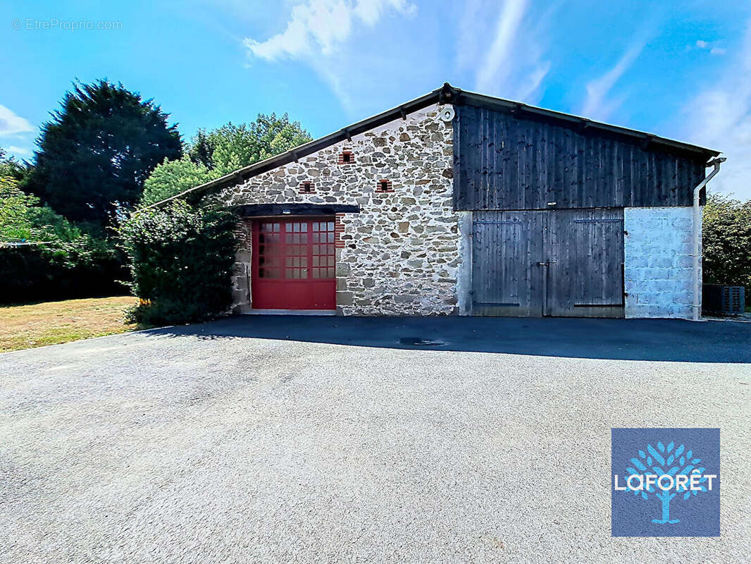 Maison à BEAULIEU-SOUS-LA-ROCHE