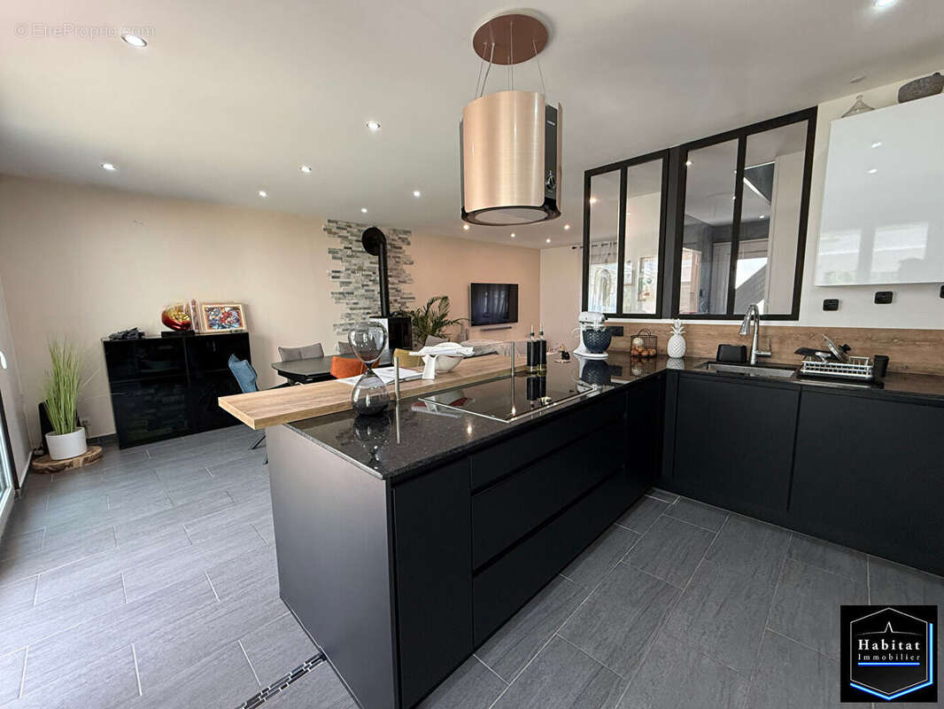 Maison à LE PLESSIS-BELLEVILLE