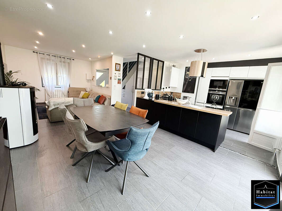 Maison à LE PLESSIS-BELLEVILLE