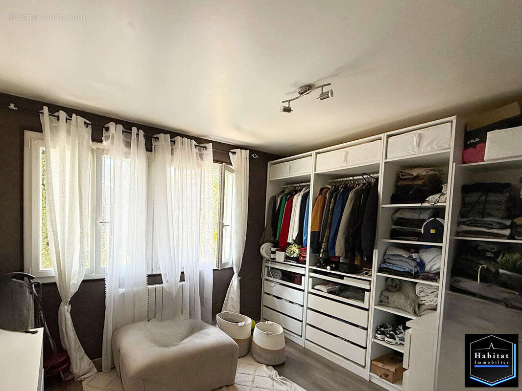 Maison à LE PLESSIS-BELLEVILLE