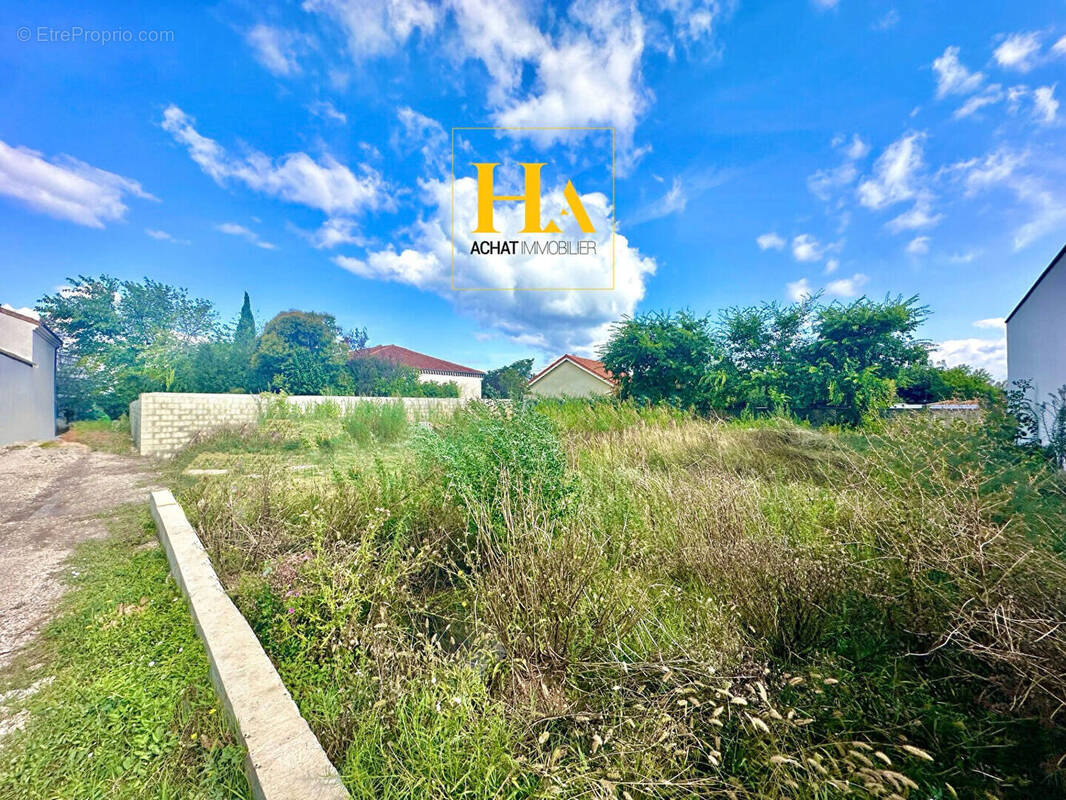 Terrain à MONTELIMAR