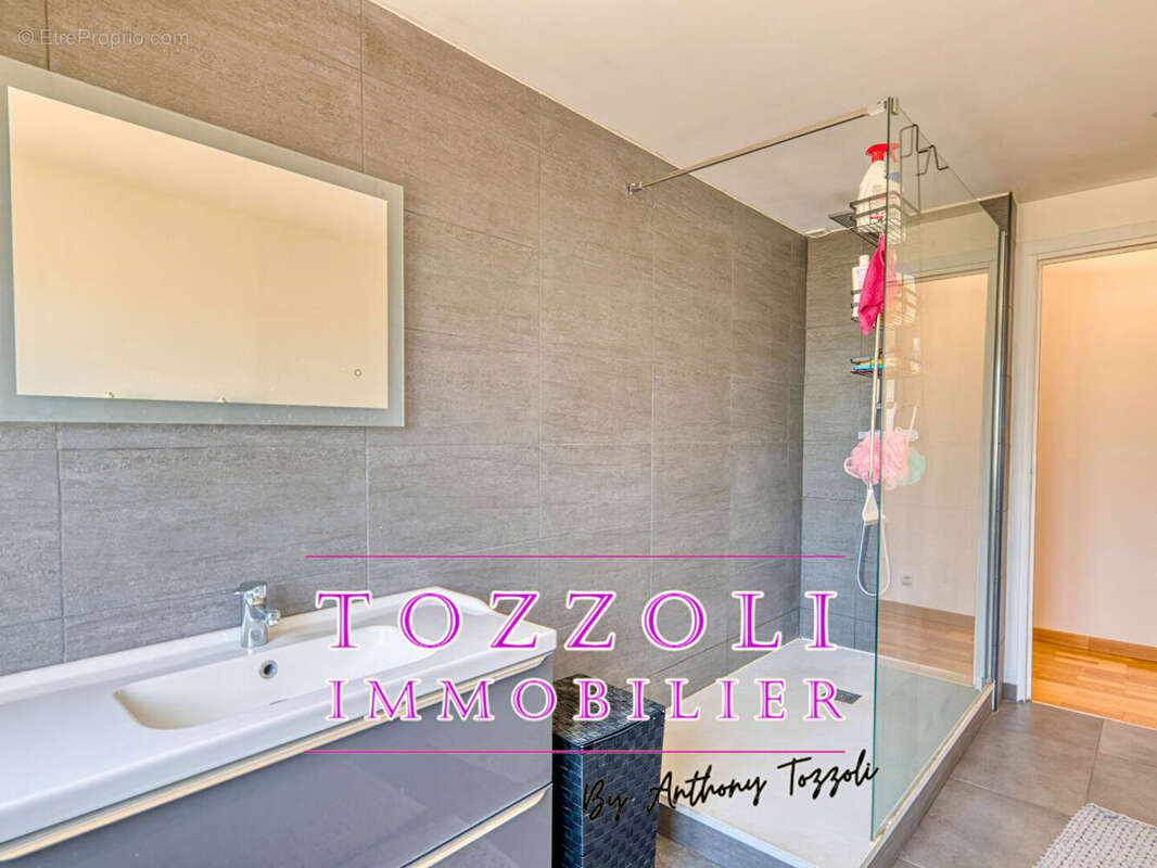 Maison à SAINT-DIDIER-DE-LA-TOUR