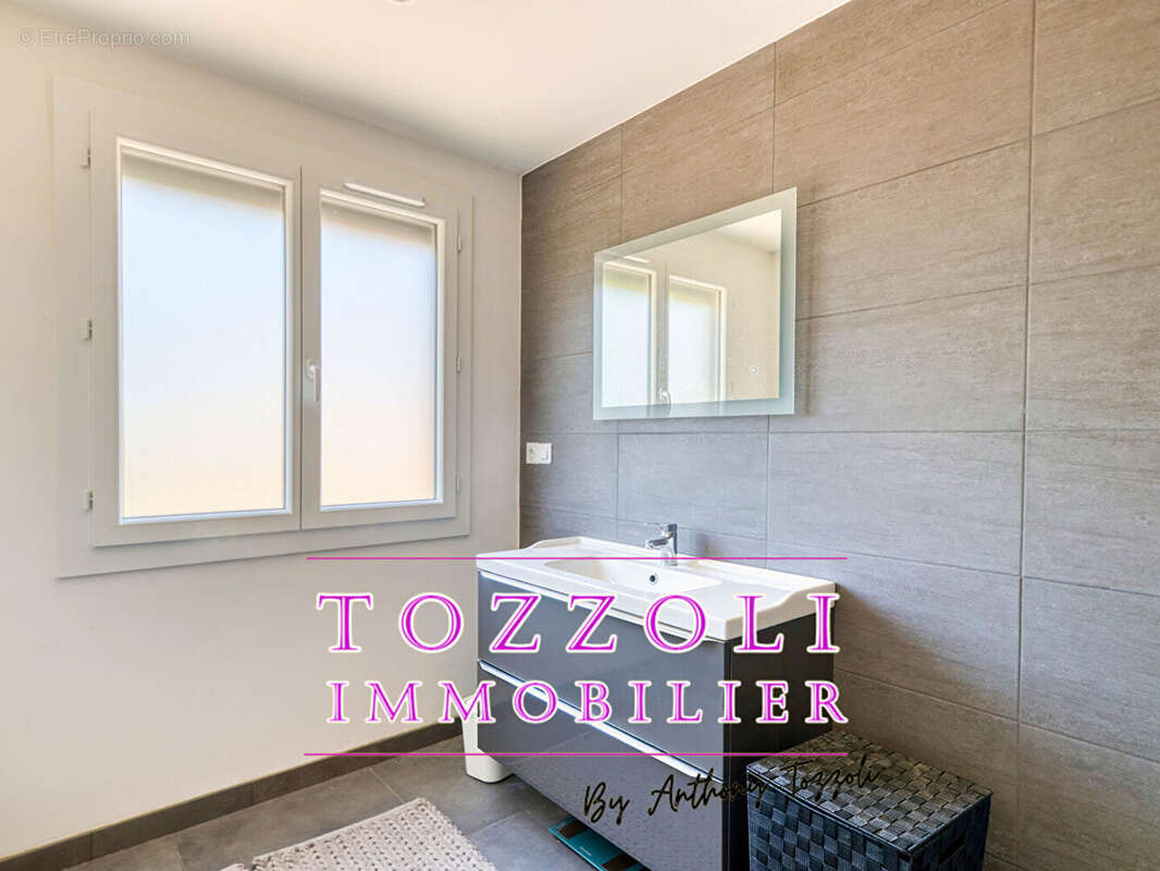 Maison à SAINT-DIDIER-DE-LA-TOUR