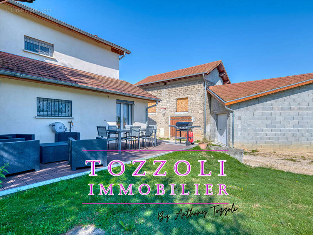 Maison à SAINT-DIDIER-DE-LA-TOUR