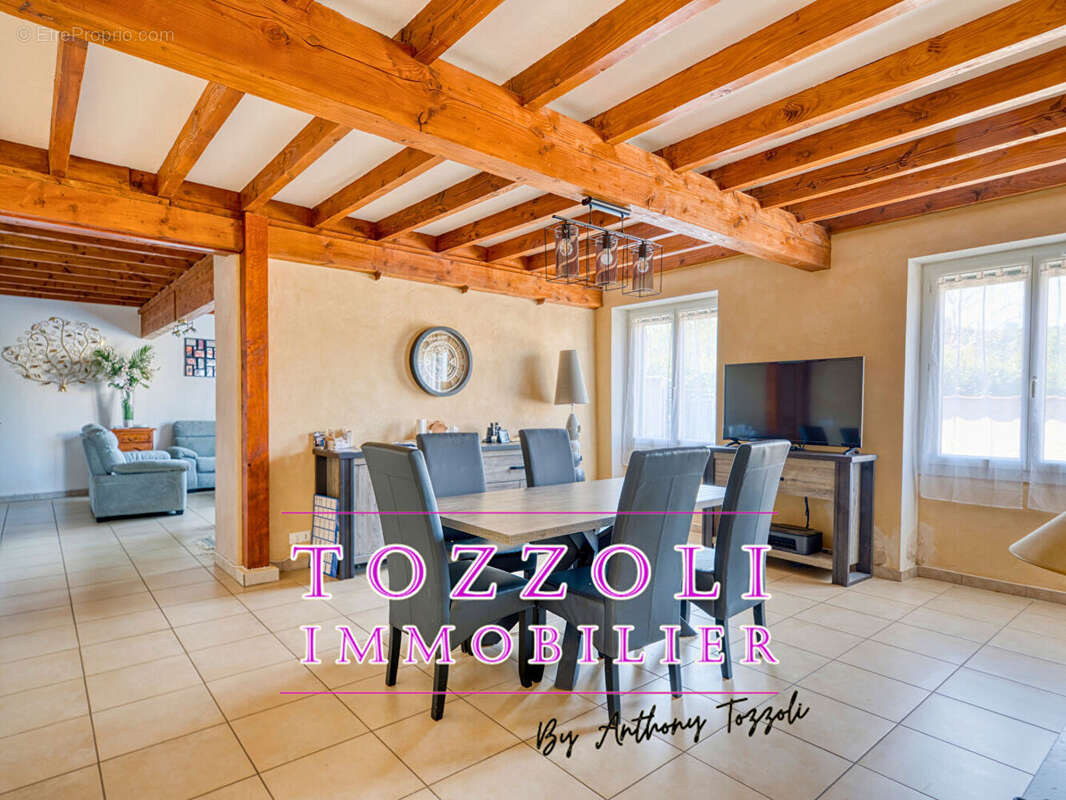 Maison à SAINT-DIDIER-DE-LA-TOUR