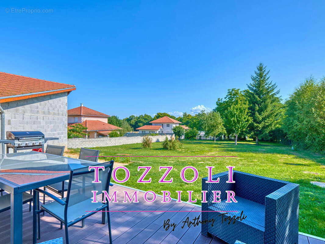 Maison à SAINT-DIDIER-DE-LA-TOUR