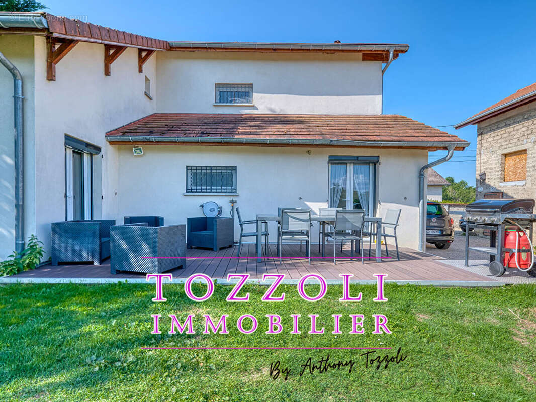 Maison à SAINT-DIDIER-DE-LA-TOUR