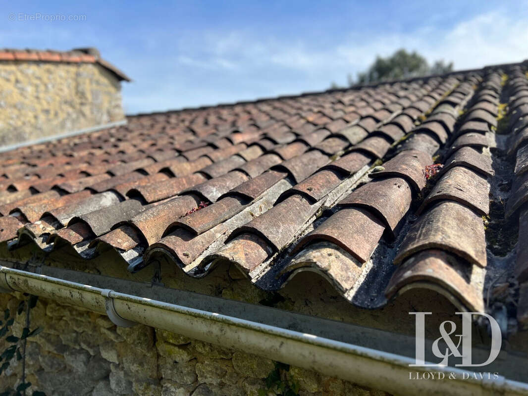 Parking à SAINT-SAUVANT