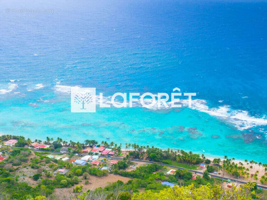 Terrain à LA DESIRADE