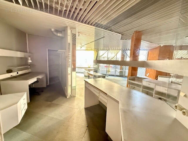 Commerce à FONTAINE