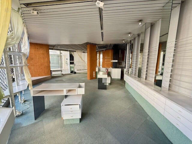 Commerce à FONTAINE