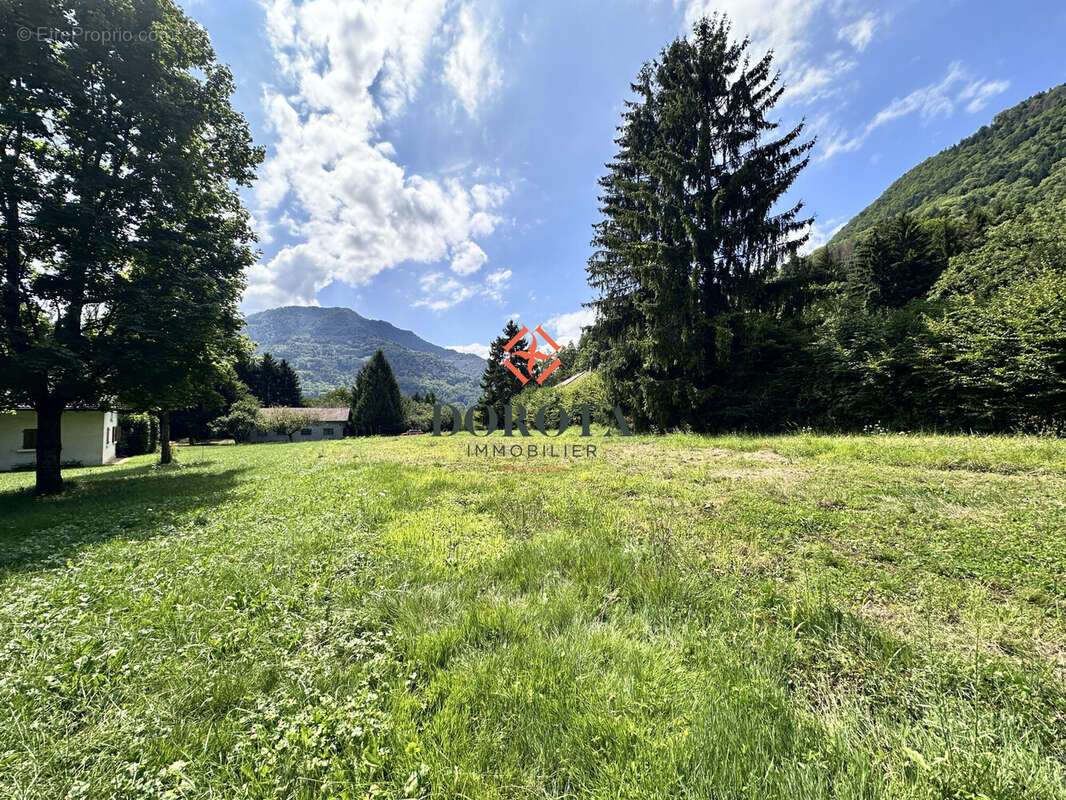 Terrain à SAINT-PIERRE-D&#039;ALLEVARD