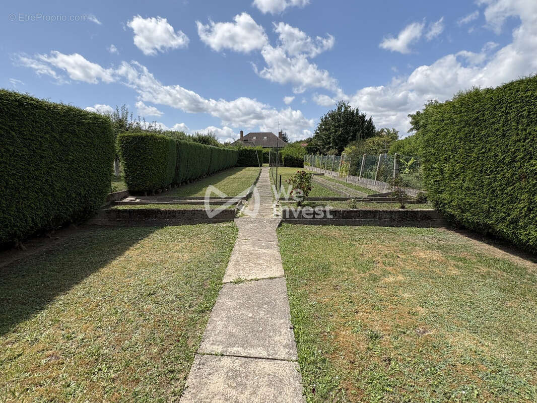 Maison à AULNOYE-AYMERIES