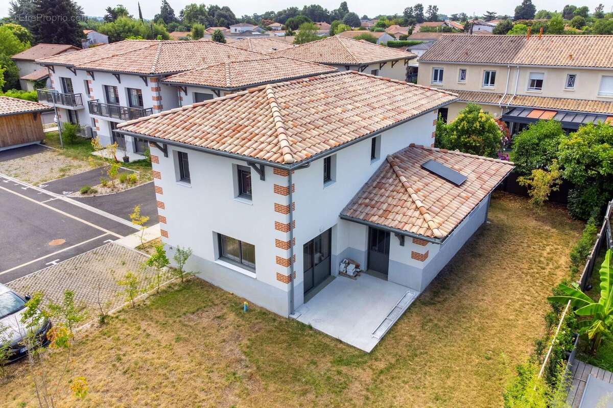 Maison à VILLENAVE-D&#039;ORNON