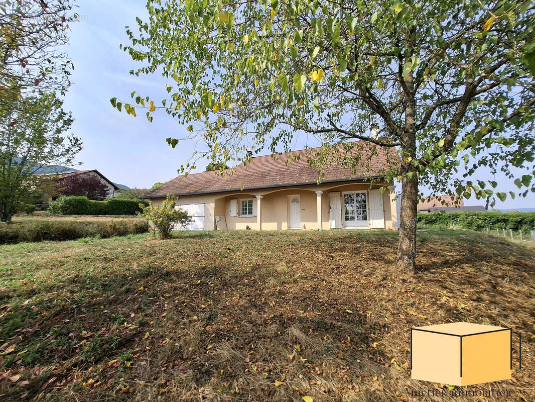 Maison à SAINT-GERMAIN-LES-PAROISSES