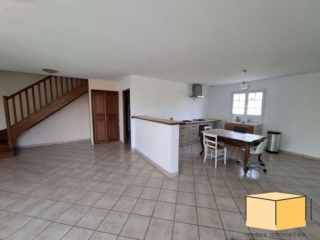 Maison à SAINT-GERMAIN-LES-PAROISSES