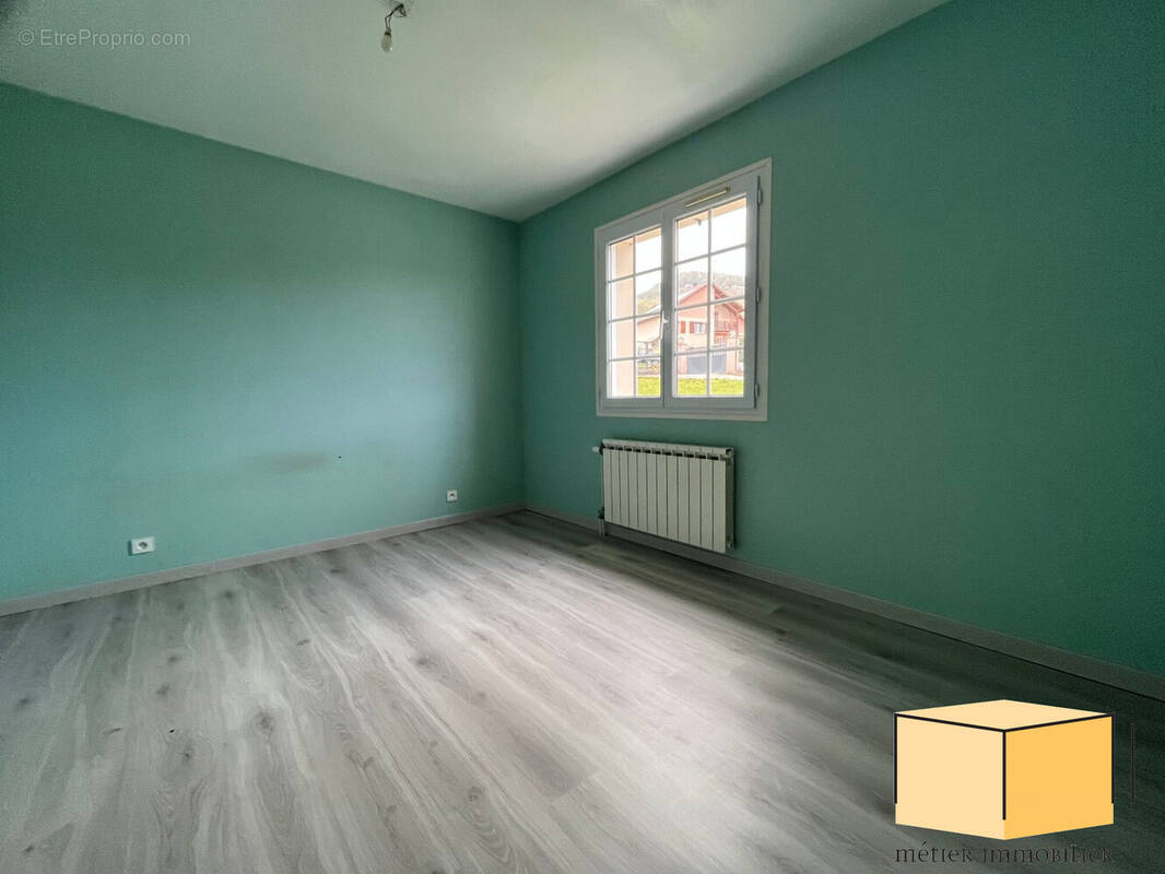 Maison à SAINT-GERMAIN-LES-PAROISSES