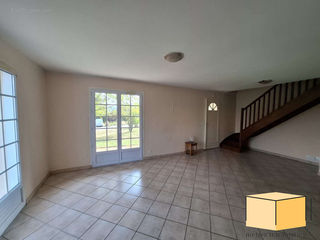 Maison à SAINT-GERMAIN-LES-PAROISSES