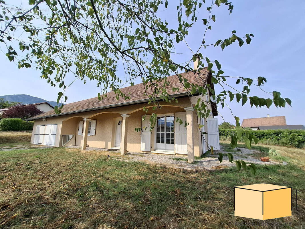 Maison à SAINT-GERMAIN-LES-PAROISSES