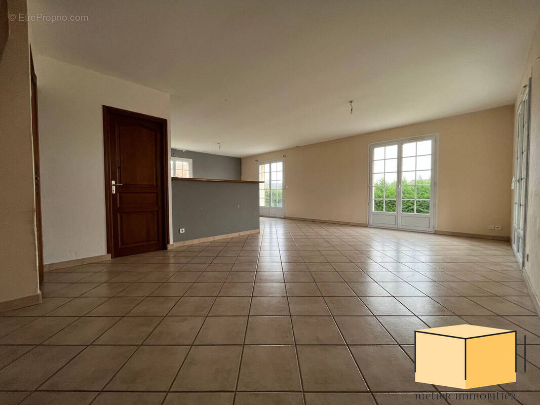 Maison à SAINT-GERMAIN-LES-PAROISSES