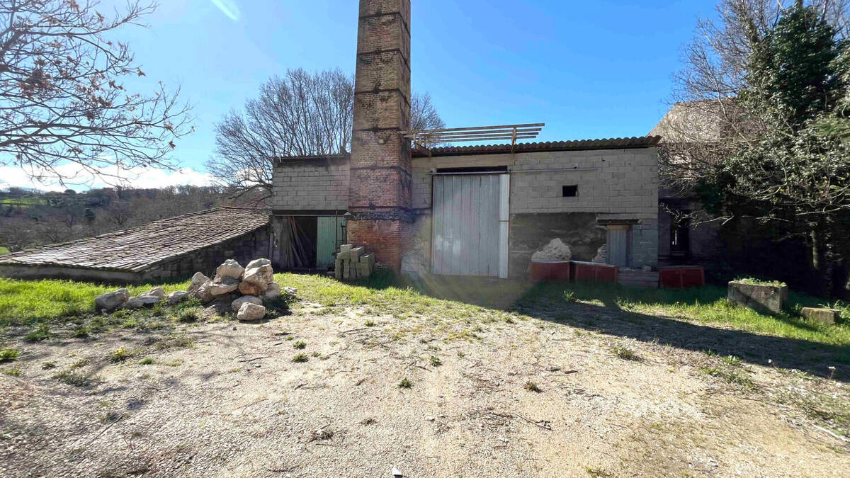 Photo 1 - Commerce à SAIGNON