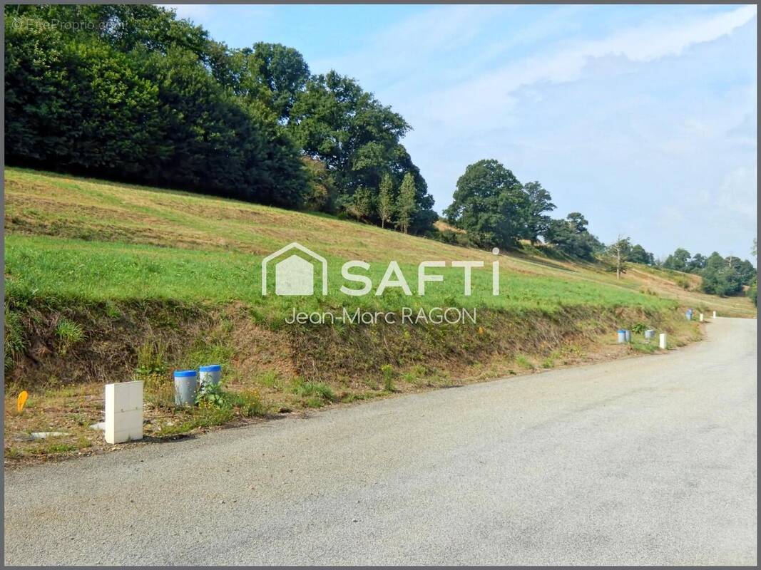 Photo 1 - Terrain à MONTREUIL-SOUS-PEROUSE