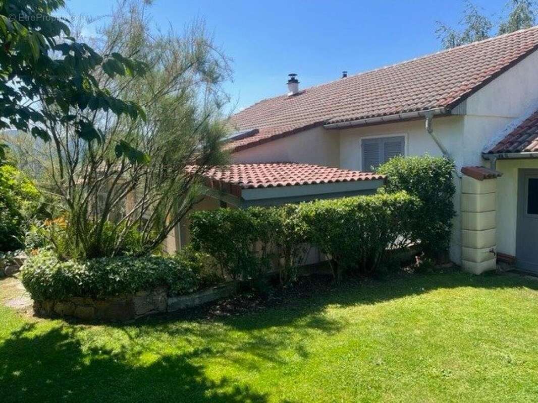 Photo 2 - Maison à SAINT-GENES-CHAMPANELLE