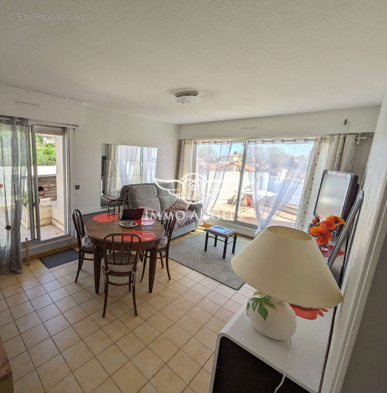 Salon - Appartement à BEZIERS