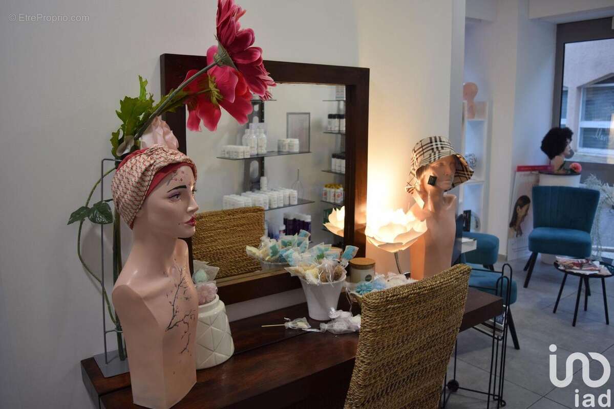 Photo 2 - Commerce à SORGUES