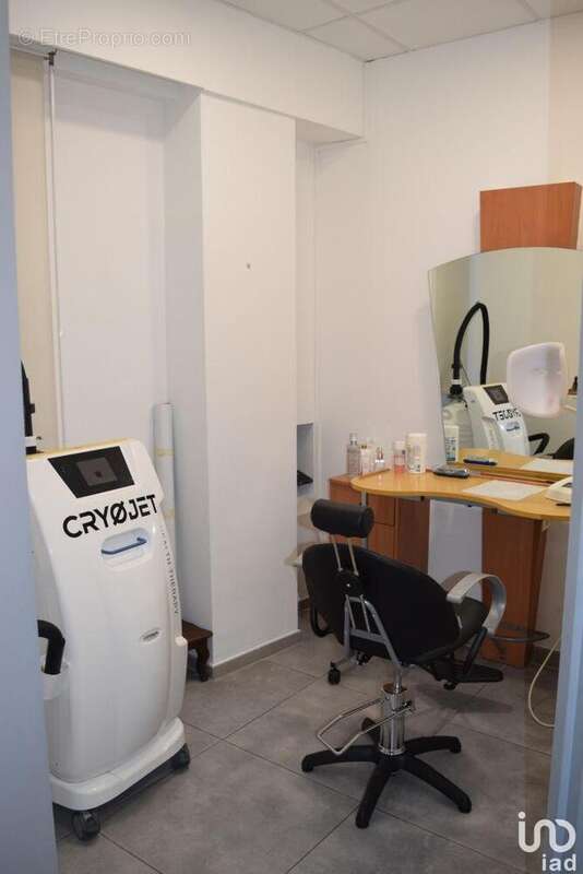 Photo 6 - Commerce à SORGUES