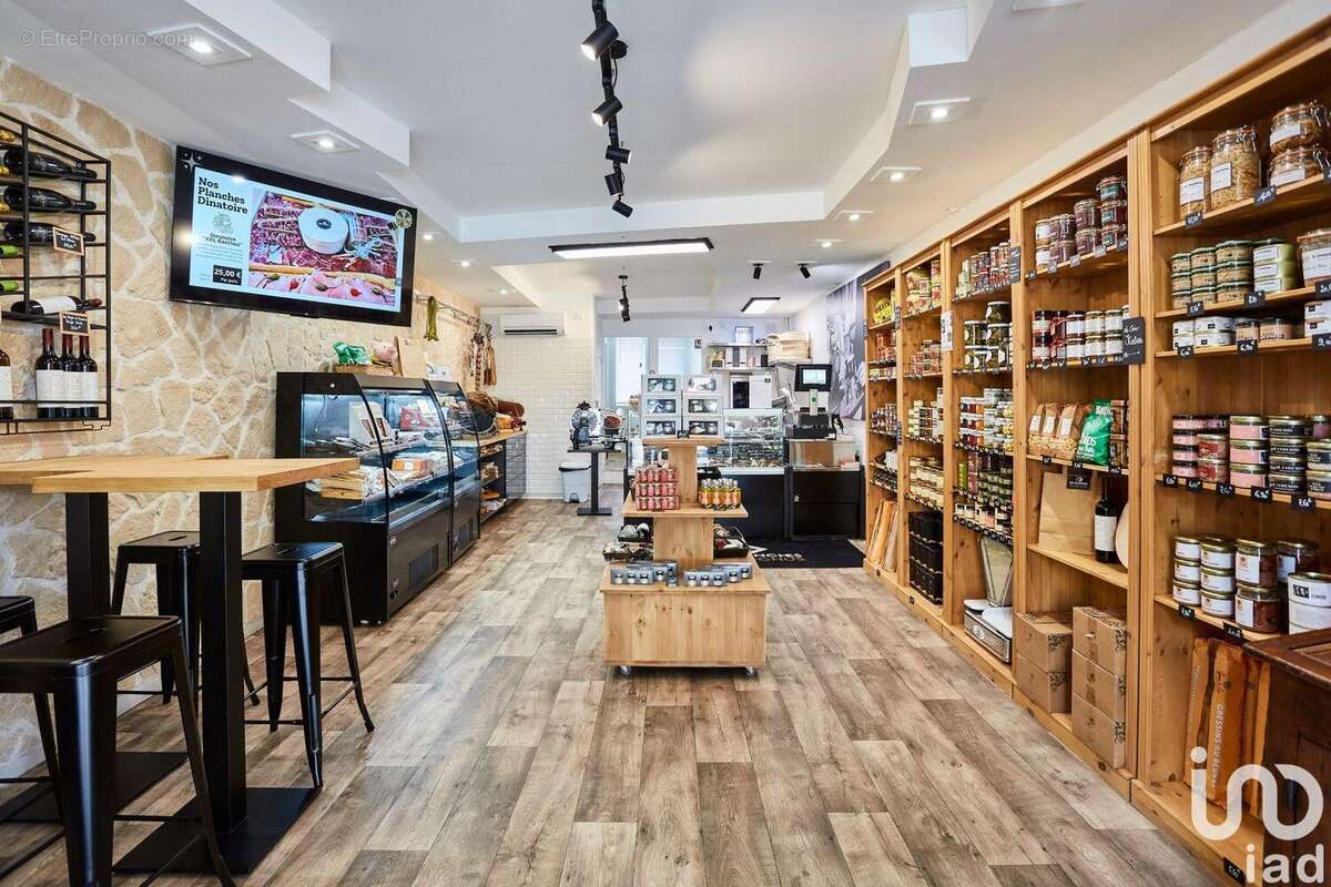 Photo 2 - Commerce à CASTRIES