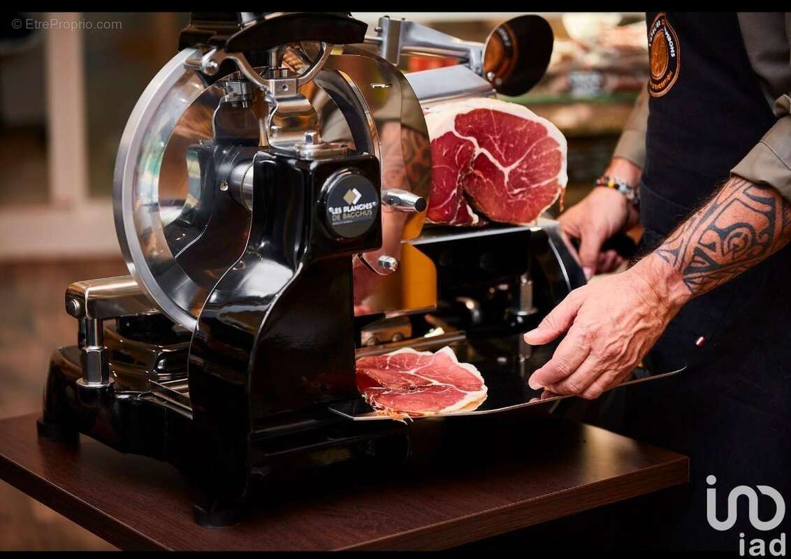 Photo 4 - Commerce à CASTRIES